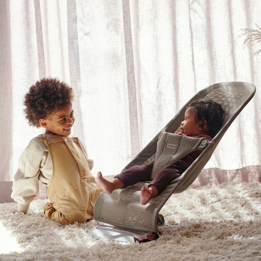 バウンサーBliss メッシュAir グレージュ/ ベビービョルン