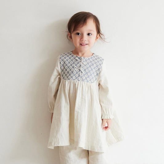 flower刺繍ヨークワンピース ライトグレー 80cm・90cm・100cm・110cm