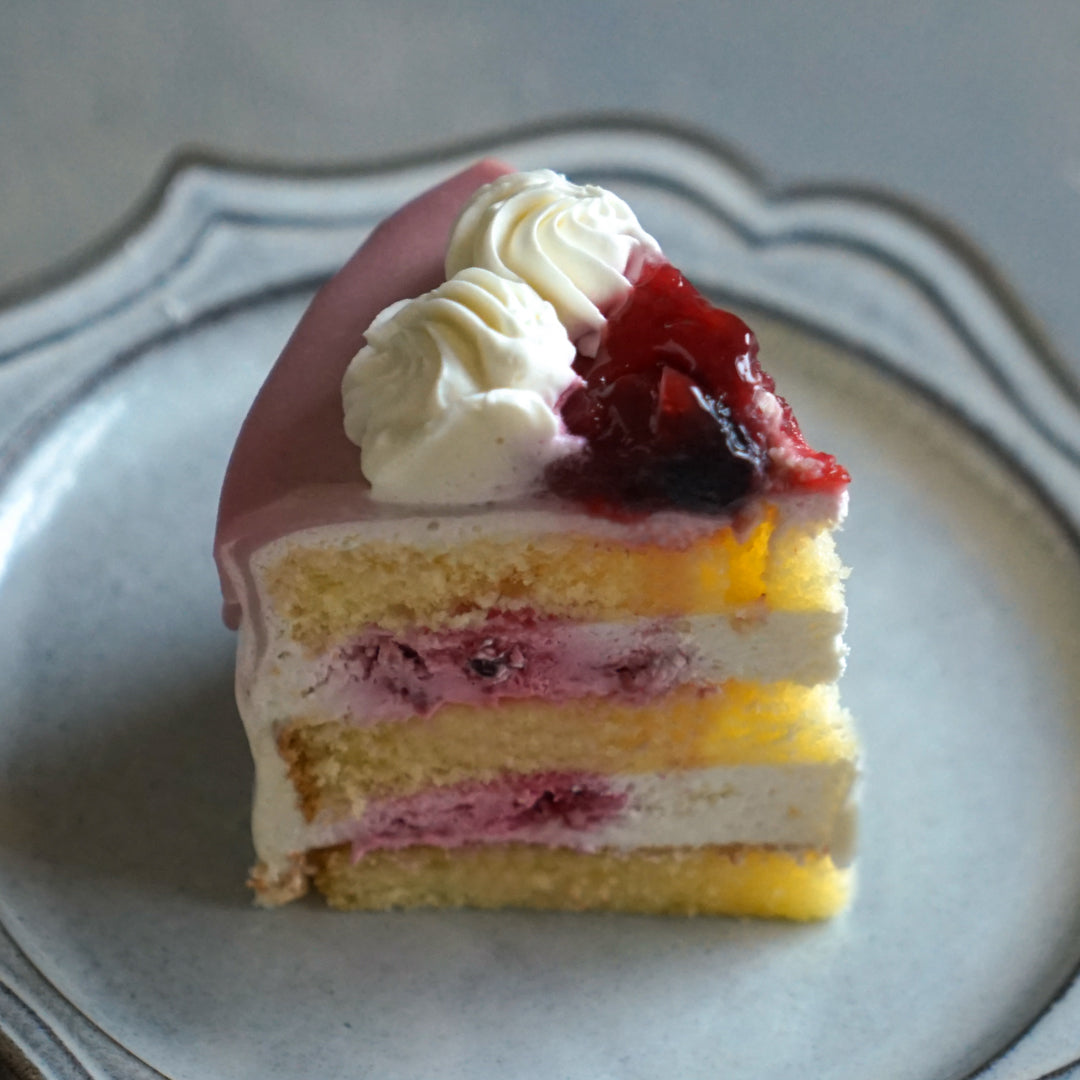 赤い実のクリスマスケーキ　サンタのアイシングクッキー付き4号◎冷凍便