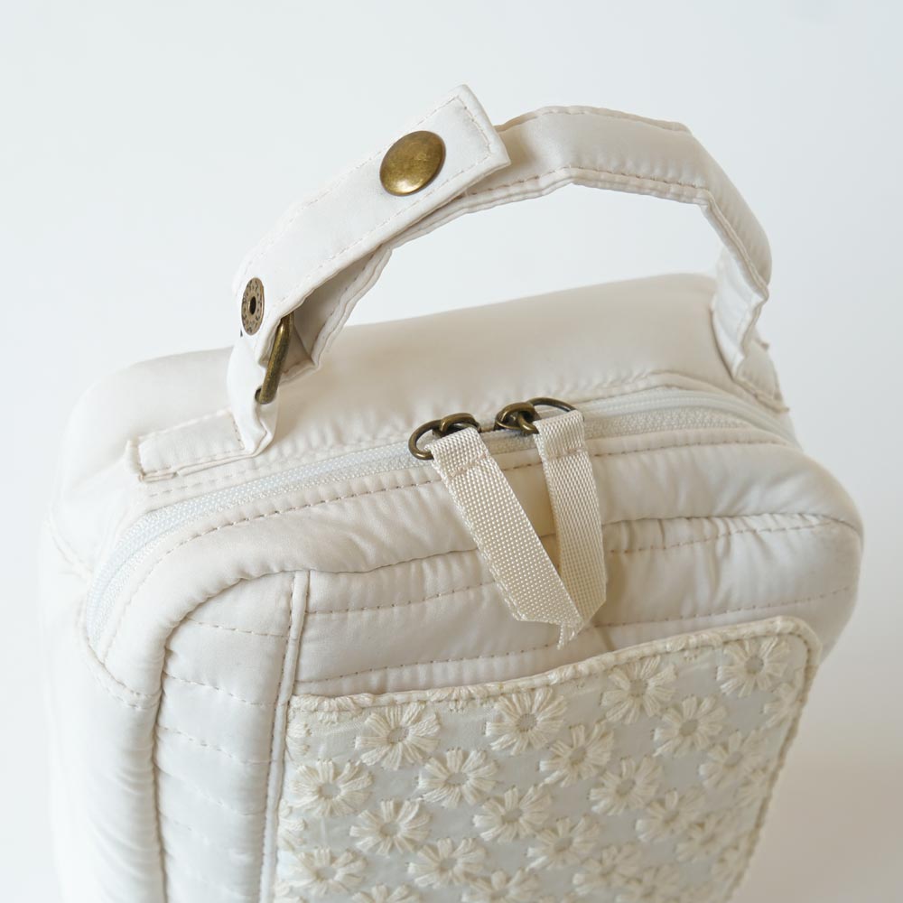 flower刺繍ワンタッチおむつポーチ アイボリー / ギフト包装不可