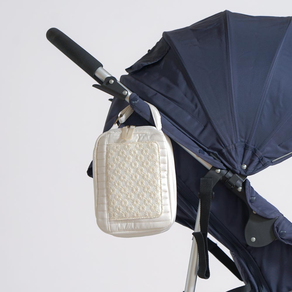 flower刺繍ワンタッチおむつポーチ アイボリー / ギフト包装不可