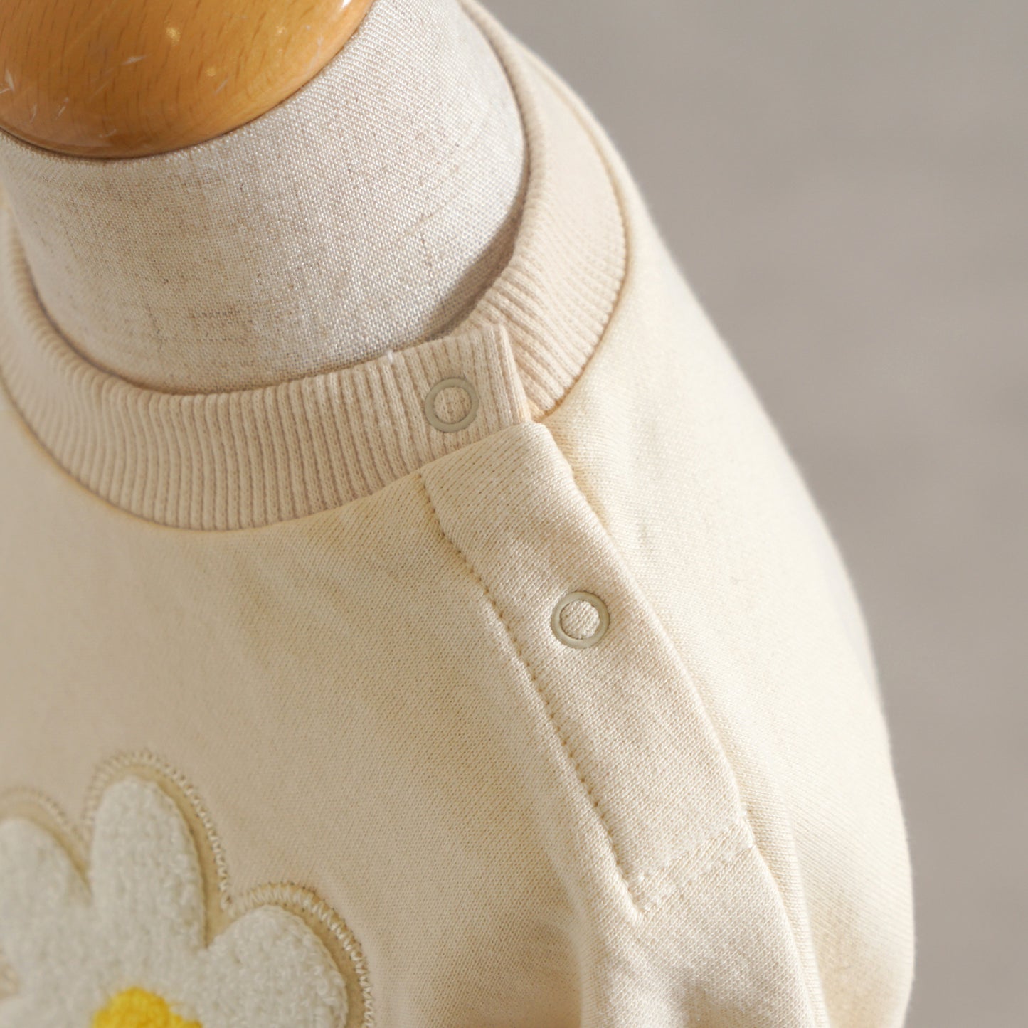 お花ワッペン裏毛トレーナー アイボリー 80・90・100・110cm