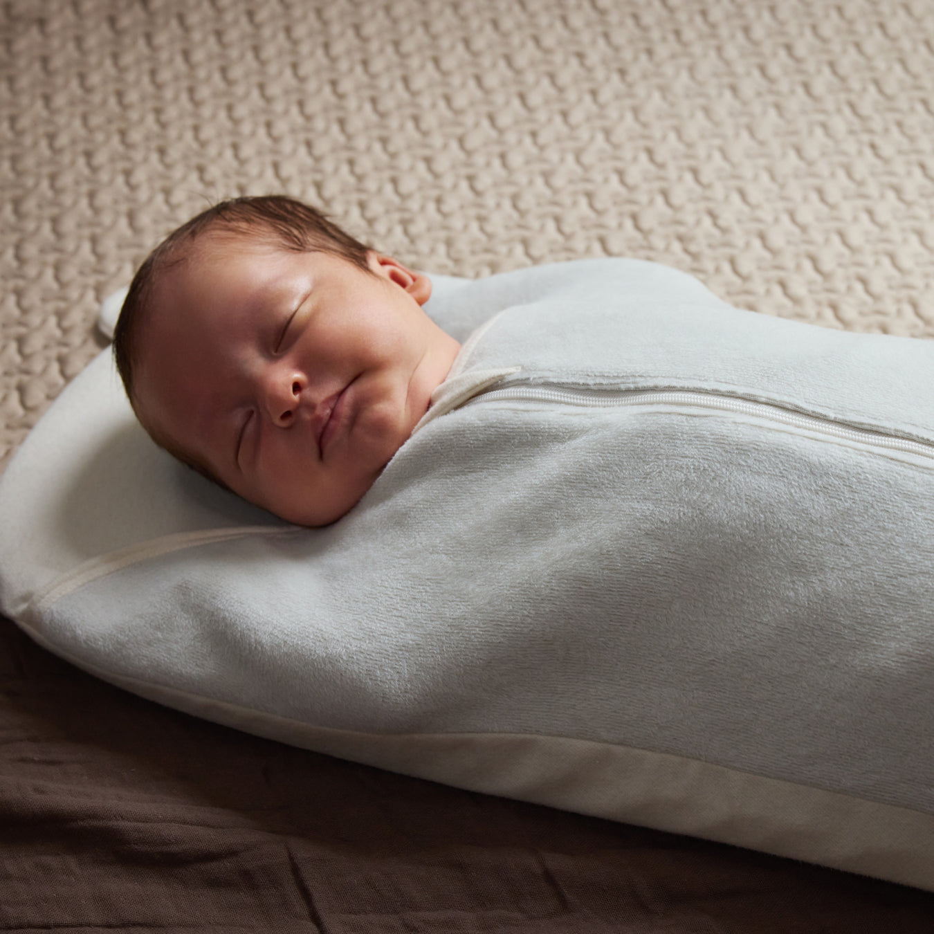 【12/15頃再入荷予定】たまごマットおくるみ sleep 起毛ベロア アイボリー