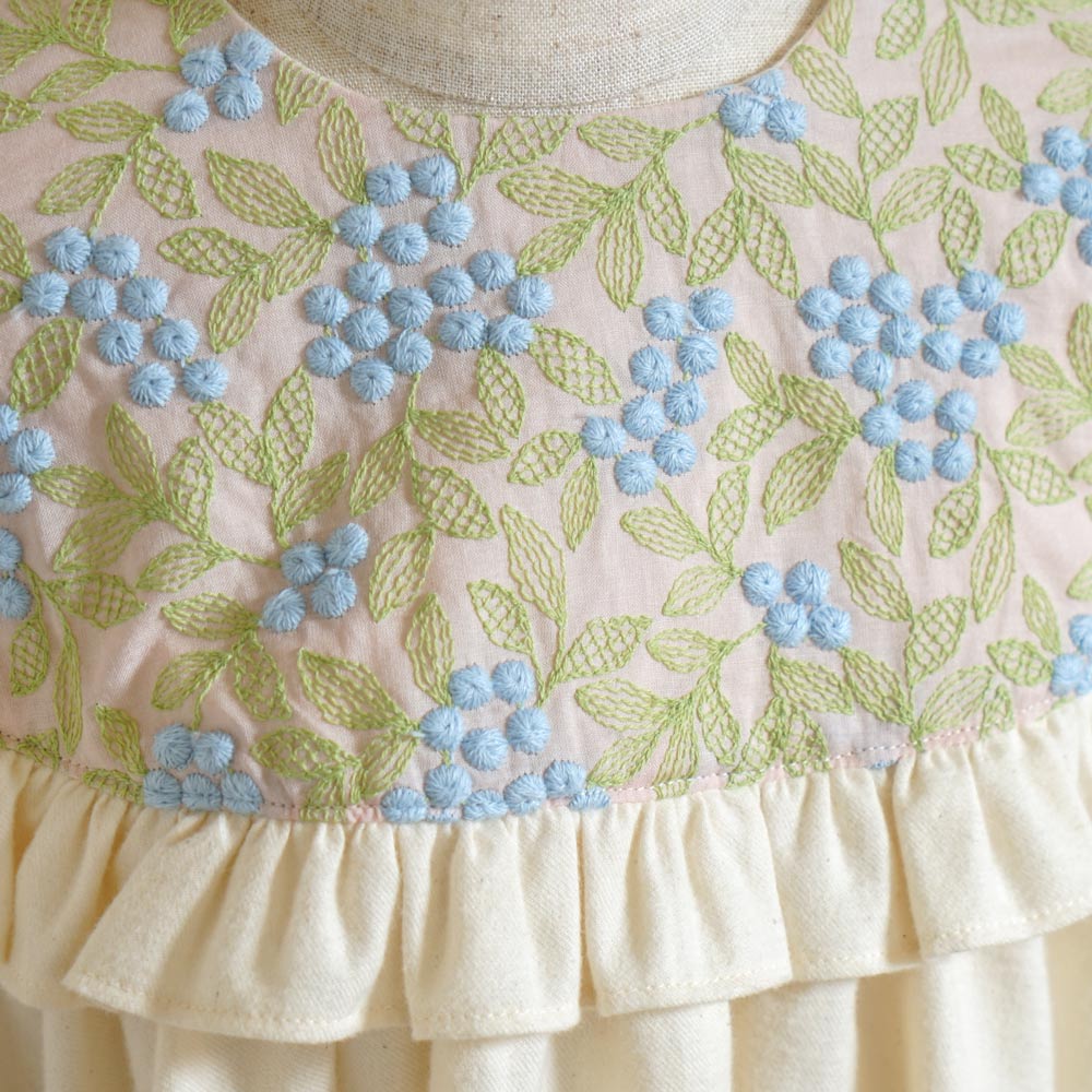 木の実刺繍ワンピース アイボリー 80・90・100・110cm