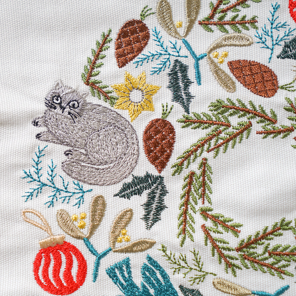 クリスマス 刺繍タペストリーS（リース） / Matsuo Miyuki クリスマスツリー