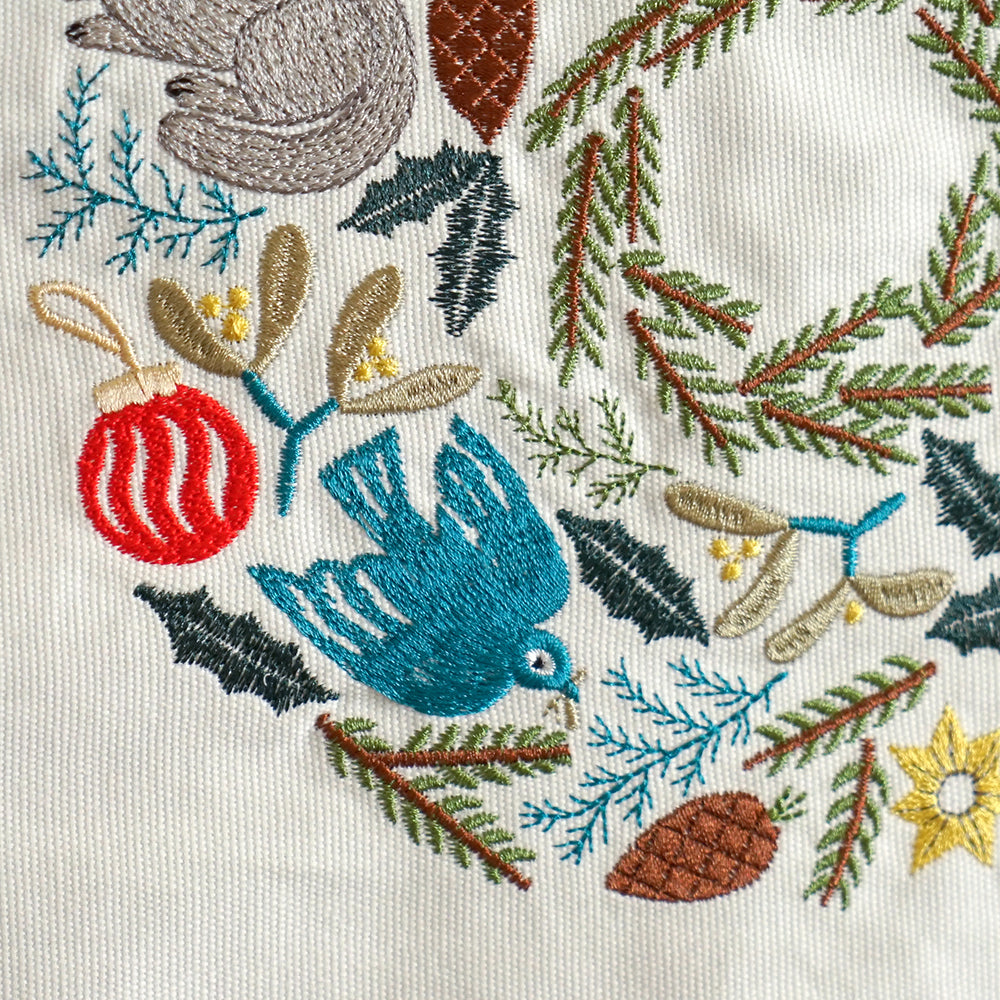 クリスマス 刺繍タペストリーS（リース） / Matsuo Miyuki クリスマスツリー